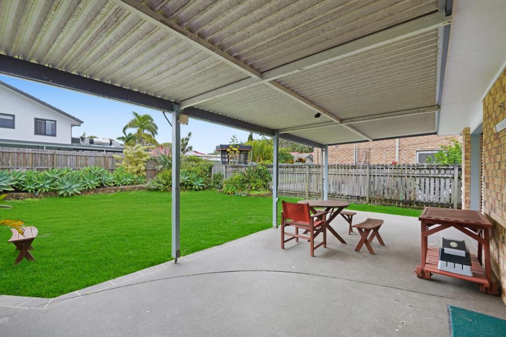 8 Bradley Ave, Miami, QLD 4220