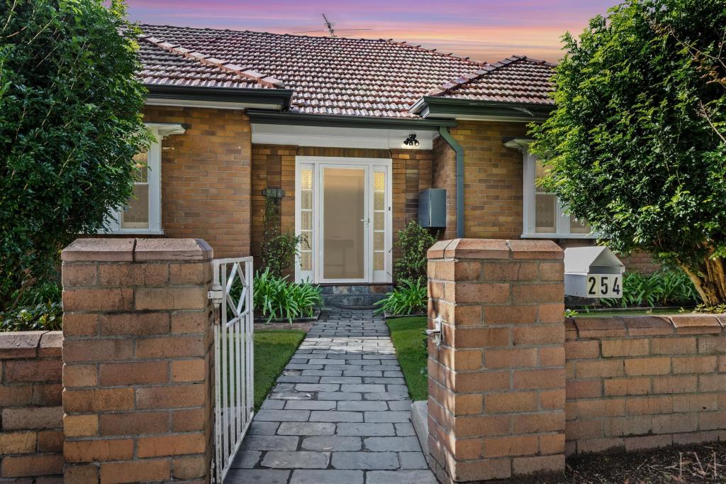 254 Parkway Ave, Hamilton East, NSW 2303