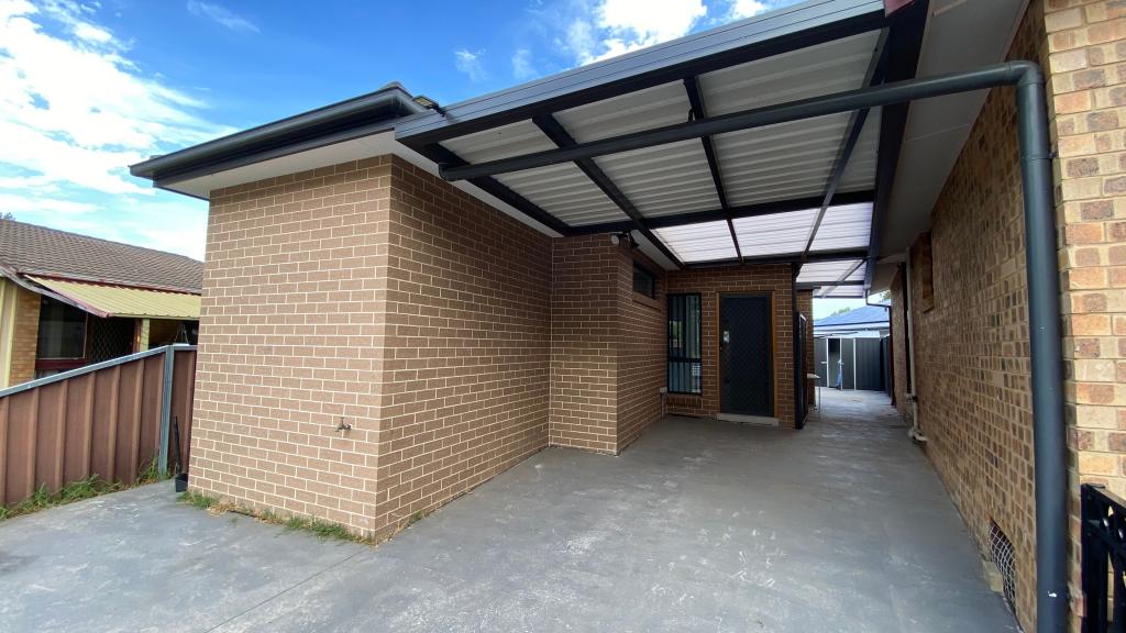 12a Glenroy Cres, St Johns Park, NSW 2176