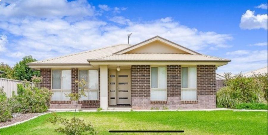 1/3 CARINYA ST, GLENFIELD PARK, NSW 2650