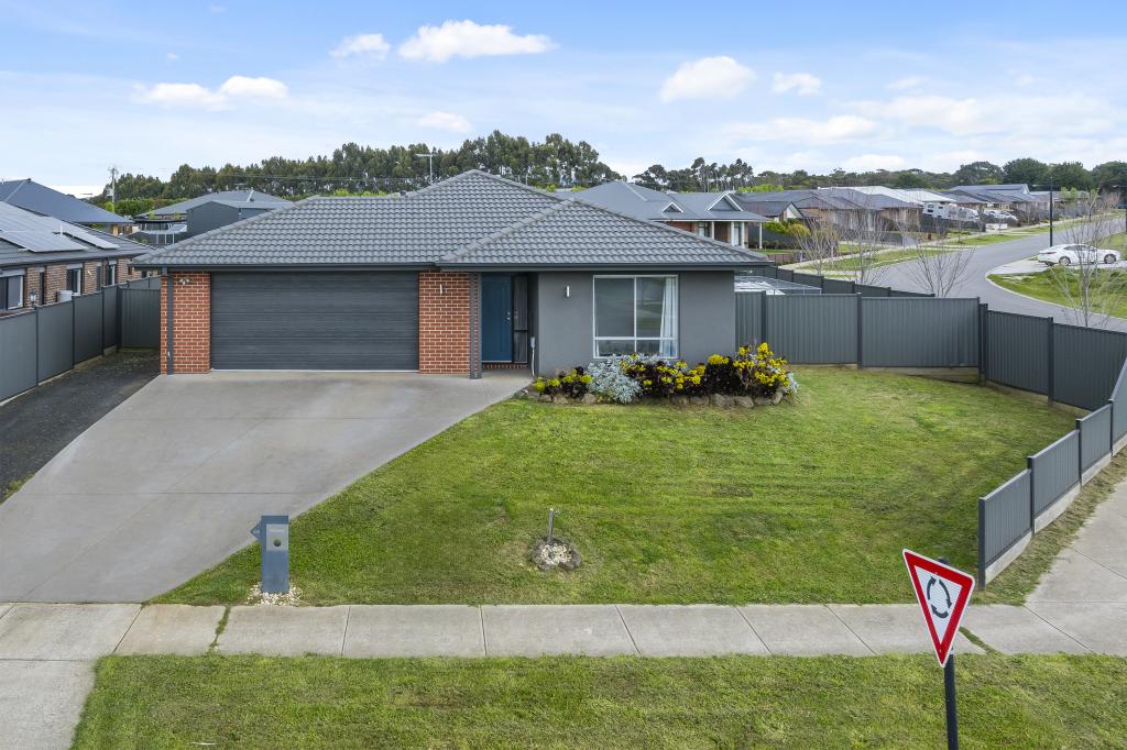 66 Metcalfe Dr, Romsey, VIC 3434