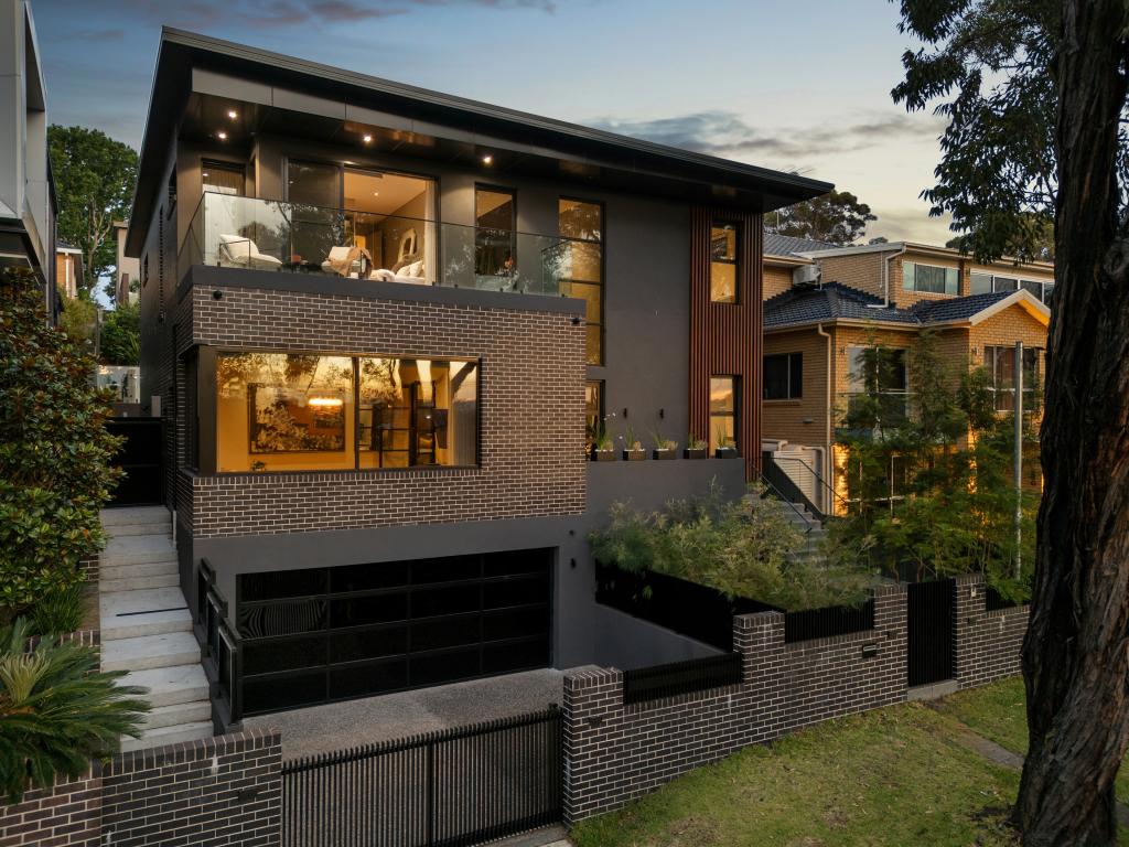 34 BORONIA ST, KYLE BAY, NSW 2221