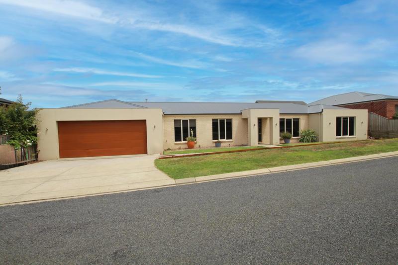 11 MURDOCH AVE, WARRNAMBOOL, VIC 3280