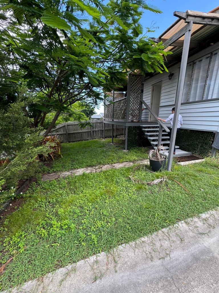 27 Roberts St, South Gladstone, QLD 4680