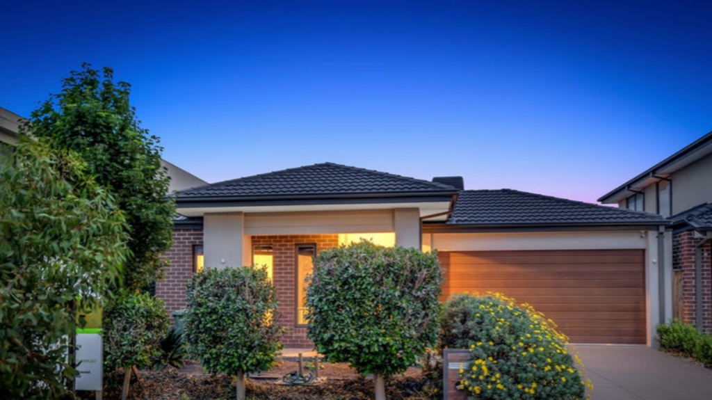 12 Brightstone Dr, Clyde North, VIC 3978