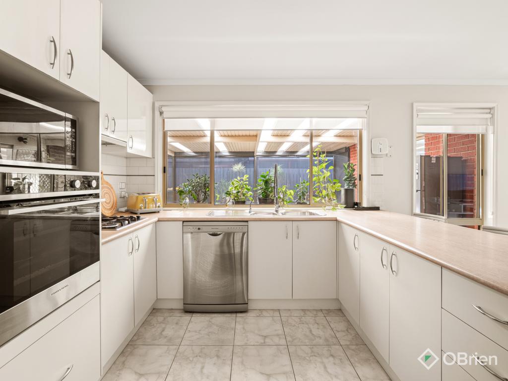 12 Sandalwood Gr, Carrum Downs, VIC 3201