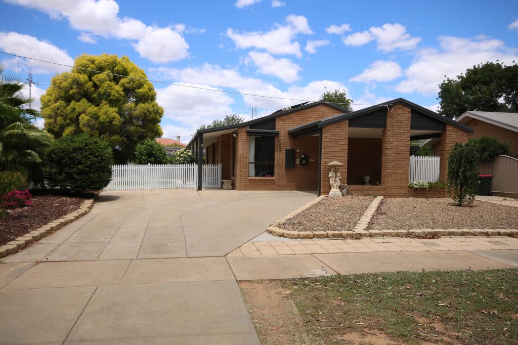 9 Moore St, Rochester, VIC 3561