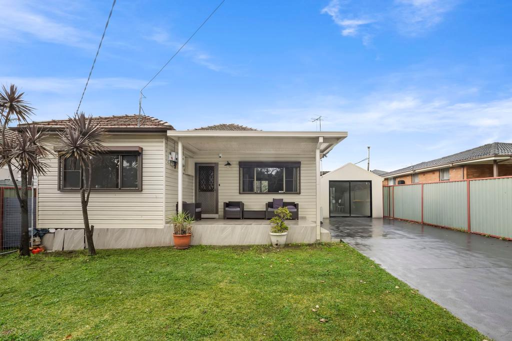 40 Sylvanus St, Greenacre, NSW 2190