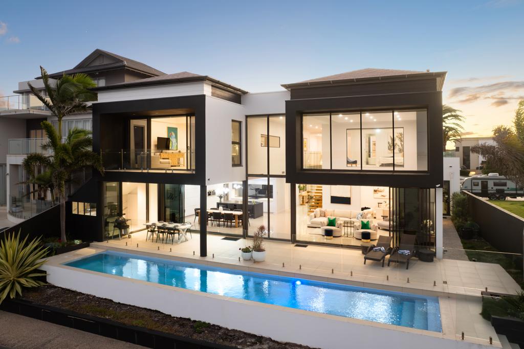 31 PARKLANE TCE, SOVEREIGN IS, QLD 4216