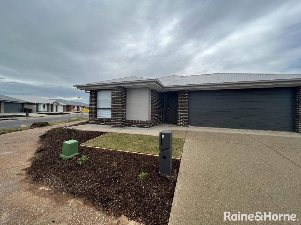 6 OLEUM AVE, MUNNO PARA WEST, SA 5115