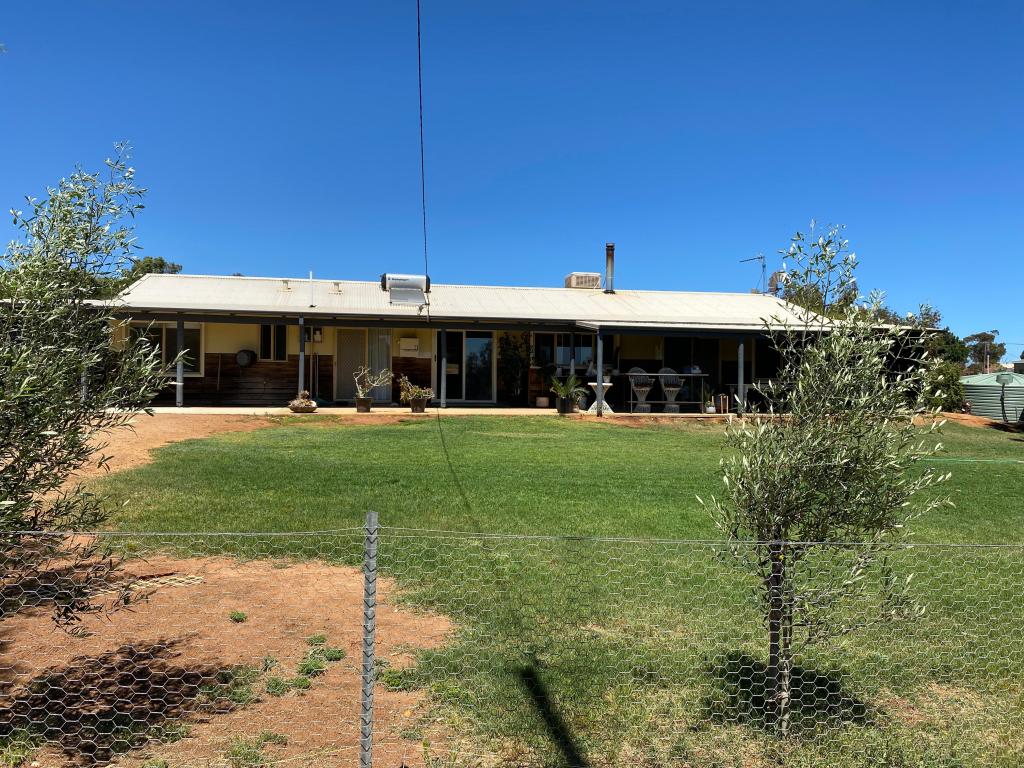 11 Fourth Ave, Northampton, WA 6535