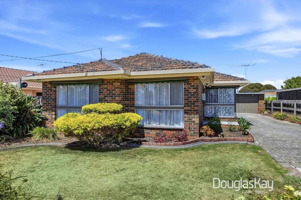 15 LARISA RD, ST ALBANS, VIC 3021