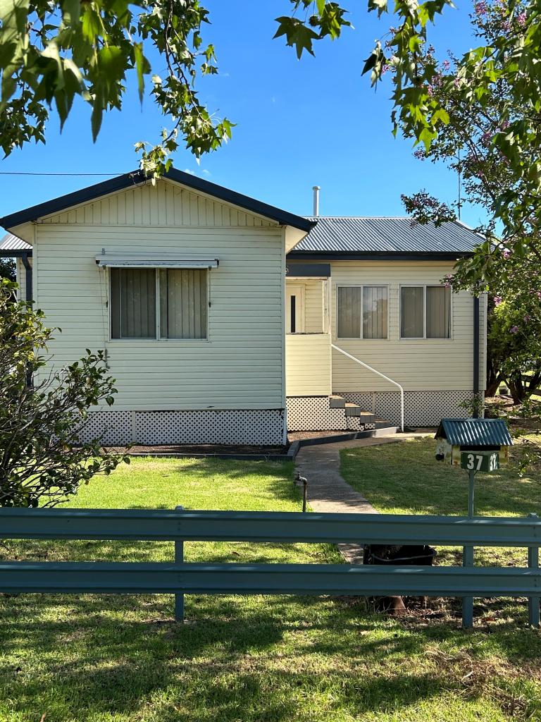 37 South St, Grenfell, NSW 2810