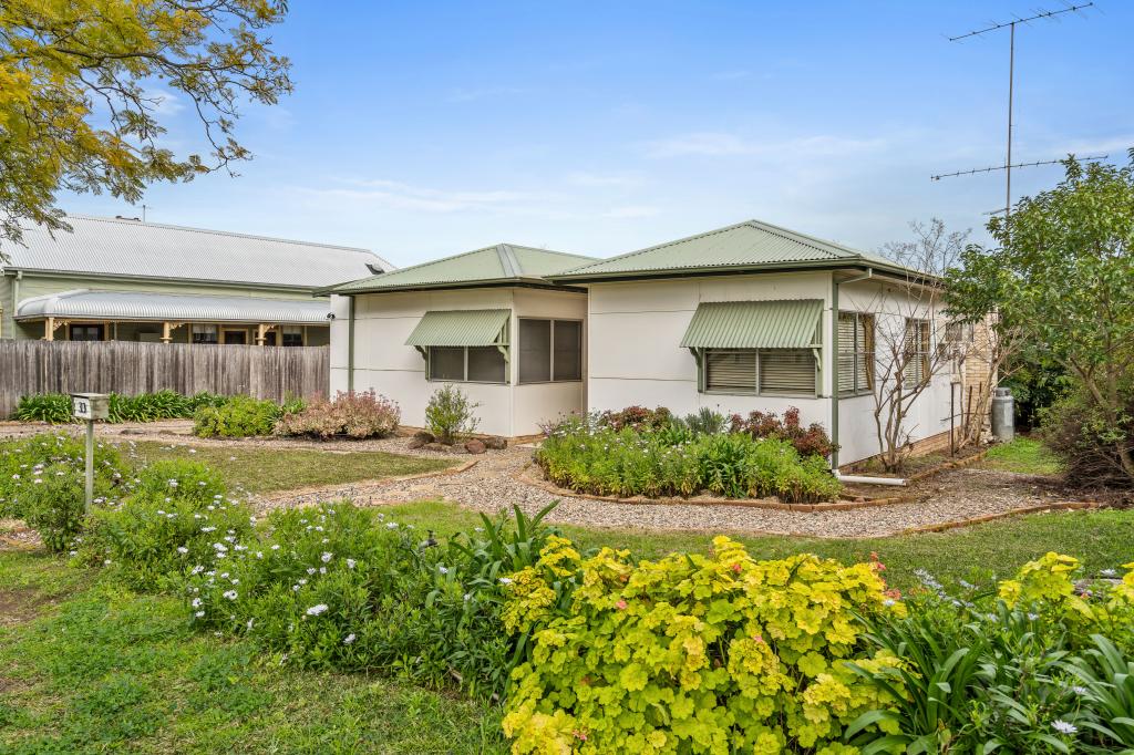 33 Oxford Rd, Scone, NSW 2337