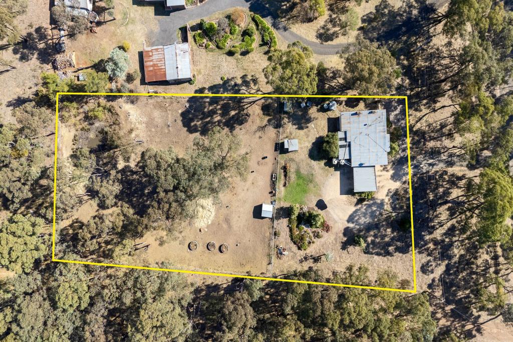 17 Edwards Rd, Maiden Gully, VIC 3551