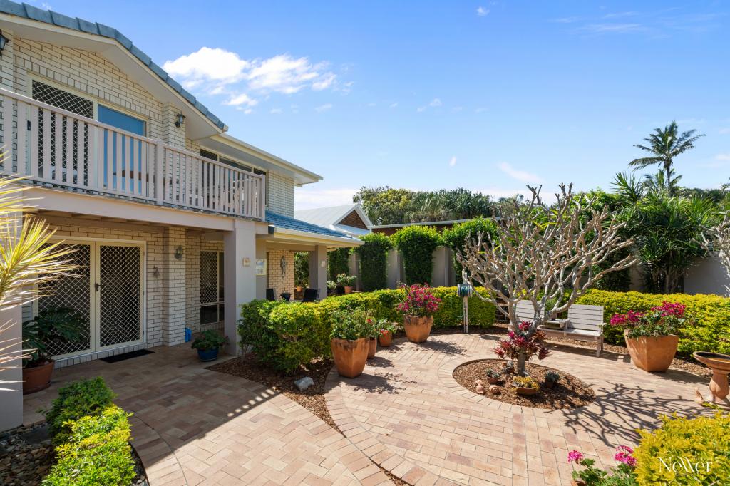 5 DAYBREAK CT, CASTAWAYS BEACH, QLD 4567