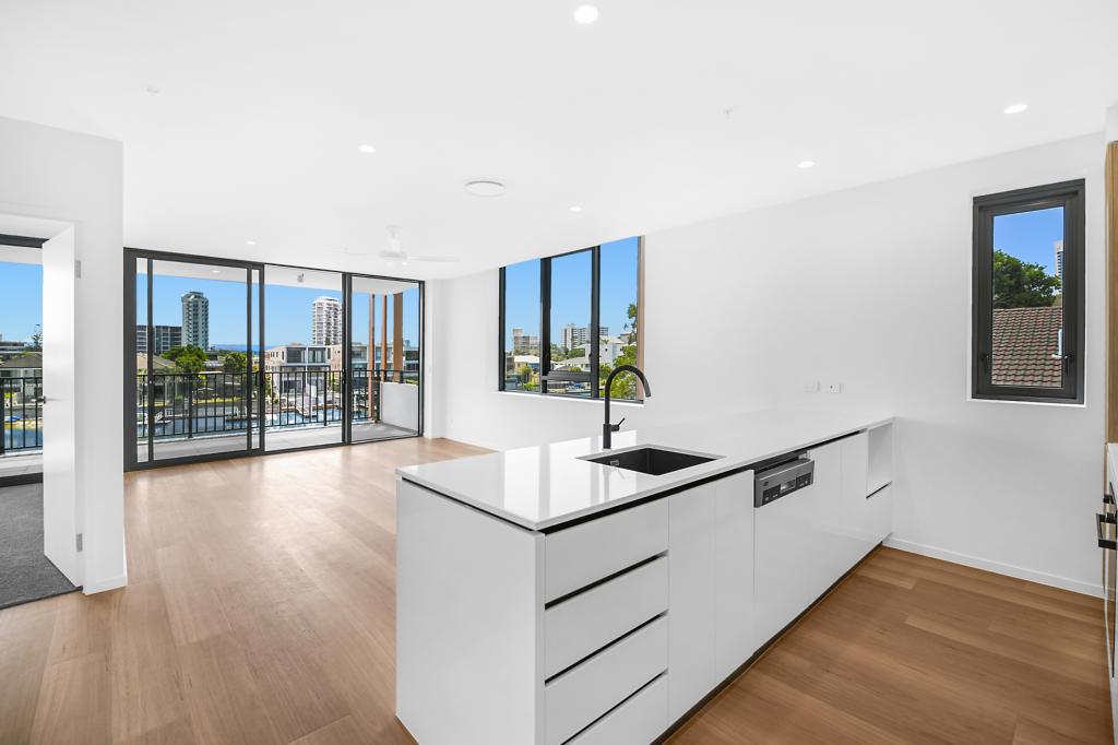 21/18 Remembrance Dr, Surfers Paradise, QLD 4217