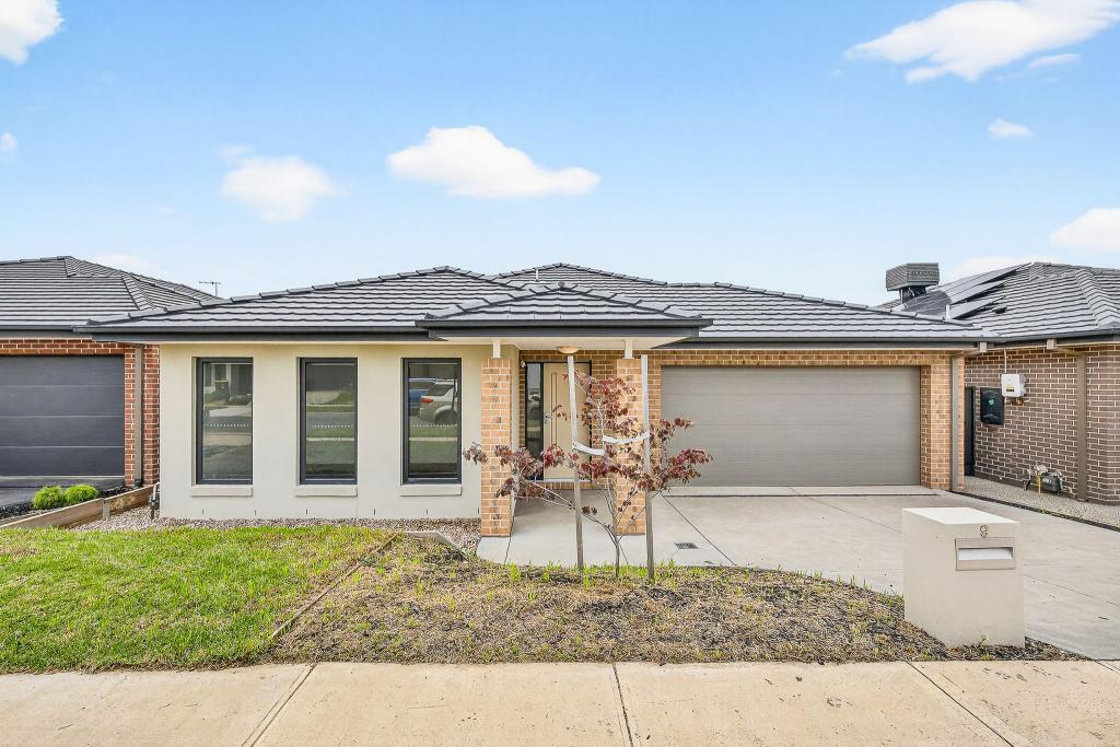 9 Risely Rd, Clyde North, VIC 3978