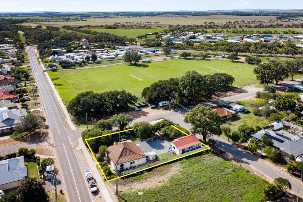 32 Waldeck St, Dongara, WA 6525