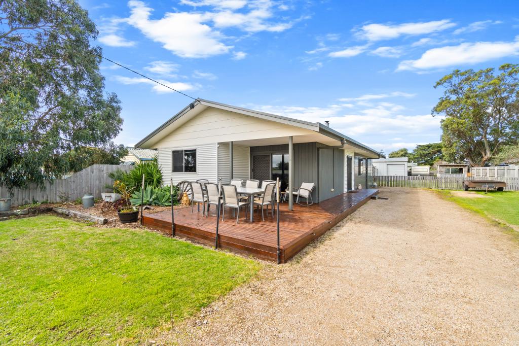 12 Main Rd, Seaspray, VIC 3851