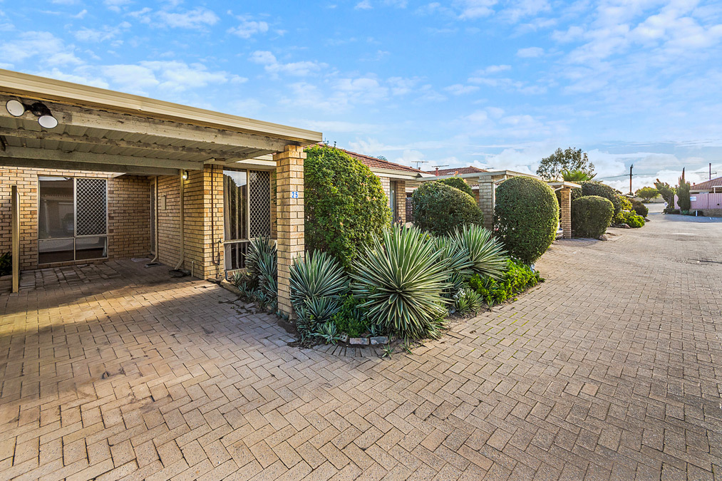 25/96 Simpson Ave, Rockingham, WA 6168