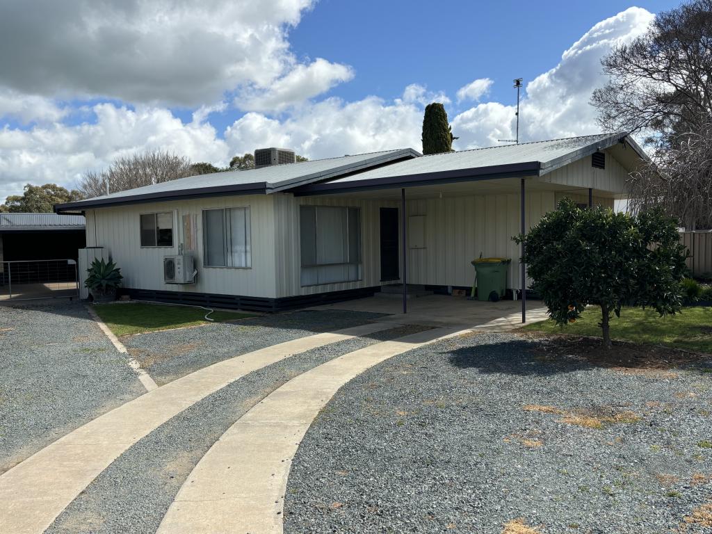 18 Baynes St, Rochester, VIC 3561