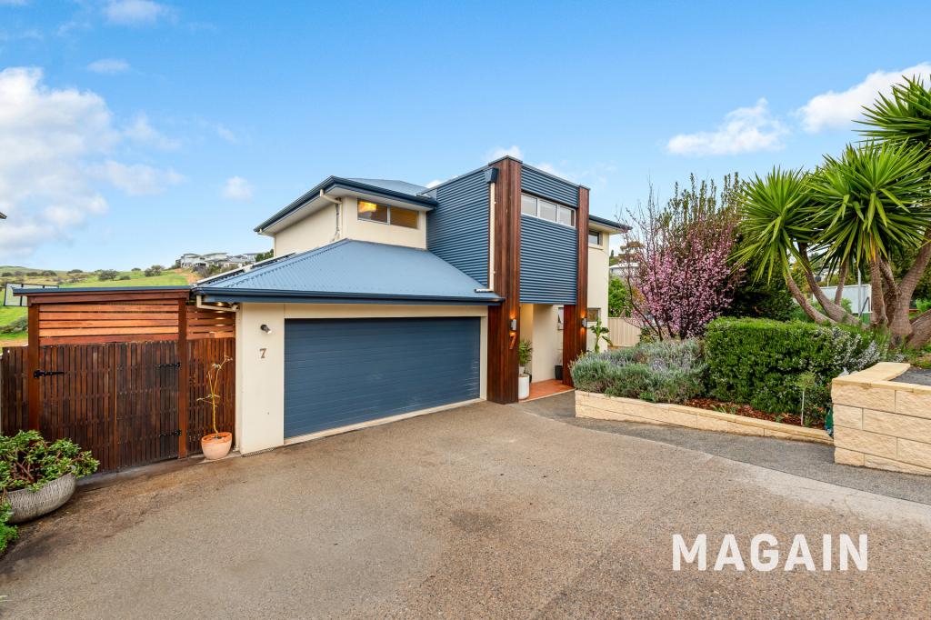 7 DOUGLAS CT, HALLETT COVE, SA 5158