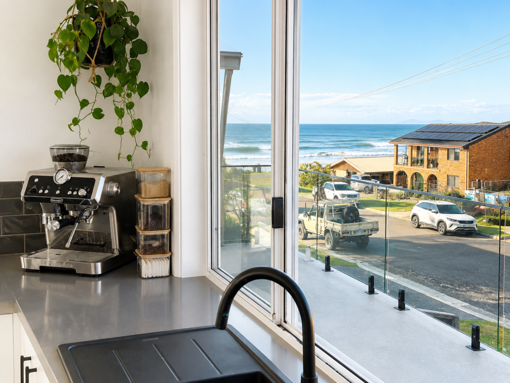 8A OCEAN DR, WALLABI POINT, NSW 2430