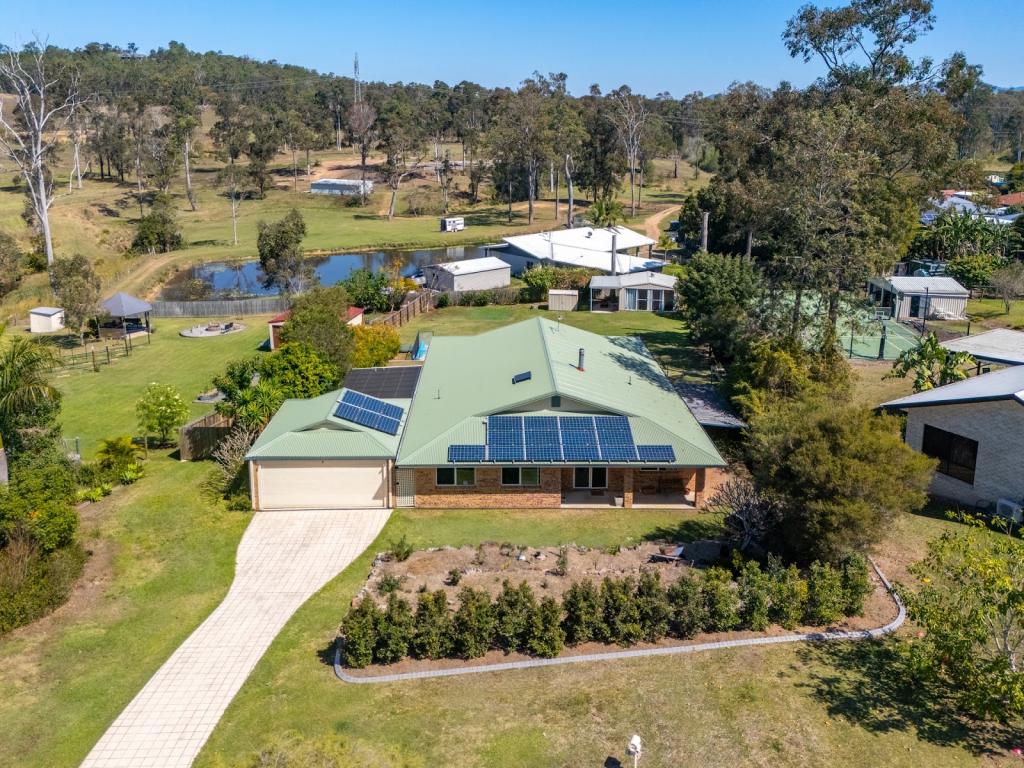 8 OXFORD CT, SOUTHSIDE, QLD 4570
