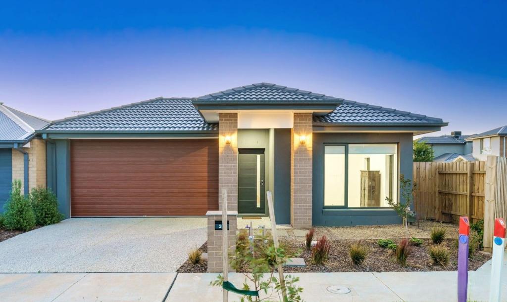 31 Paso Gr, Clyde North, VIC 3978