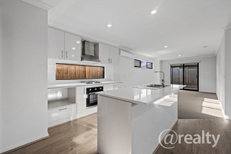 16 Goanna Rd, Clyde North, VIC 3978