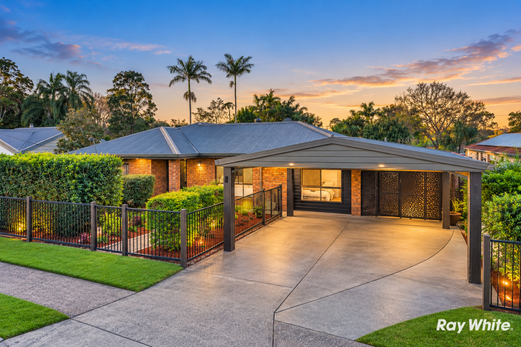 15 Carlos St, Hillcrest, QLD 4118
