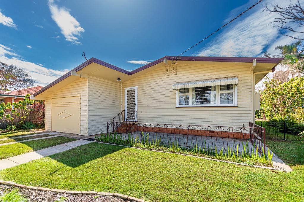 104 KING ST, WOODY POINT, QLD 4019