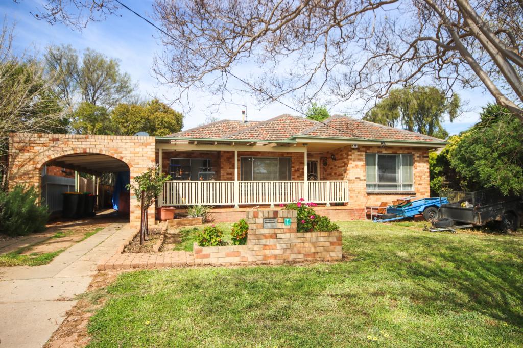 16 ANNE ST, TOLLAND, NSW 2650