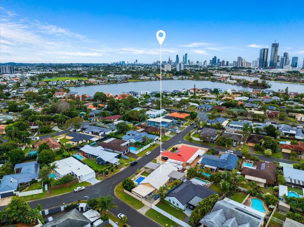 8 Southerly St, Mermaid Waters, QLD 4218
