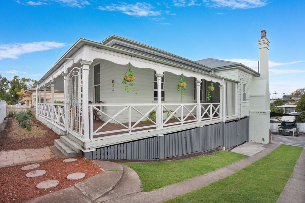 16 Arthur St, Woodend, QLD 4305