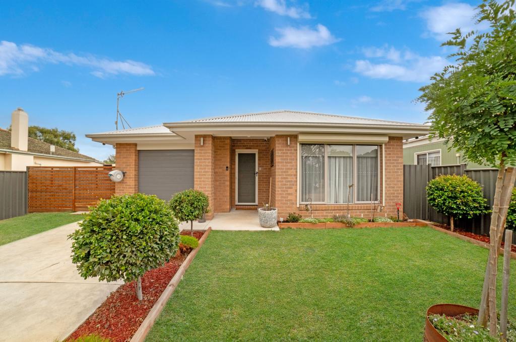 19 OFFICER ST, MORTLAKE, VIC 3272