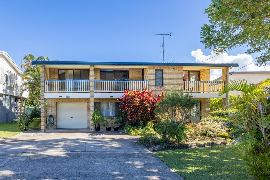12 Hill St, Currimundi, QLD 4551
