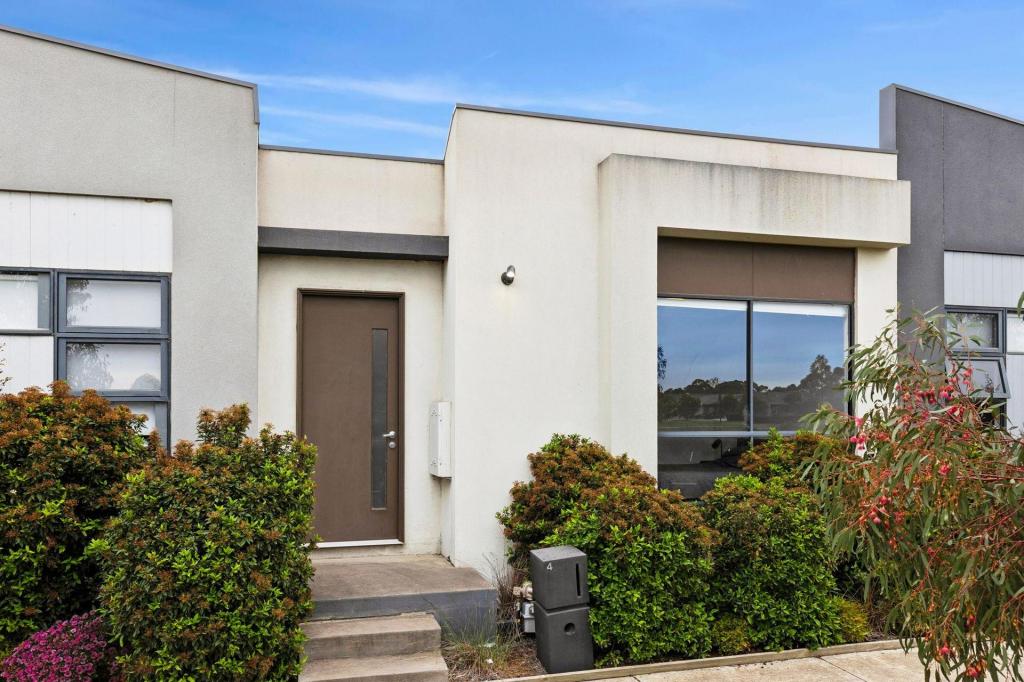 4 Oleary Walk, Charlemont, VIC 3217
