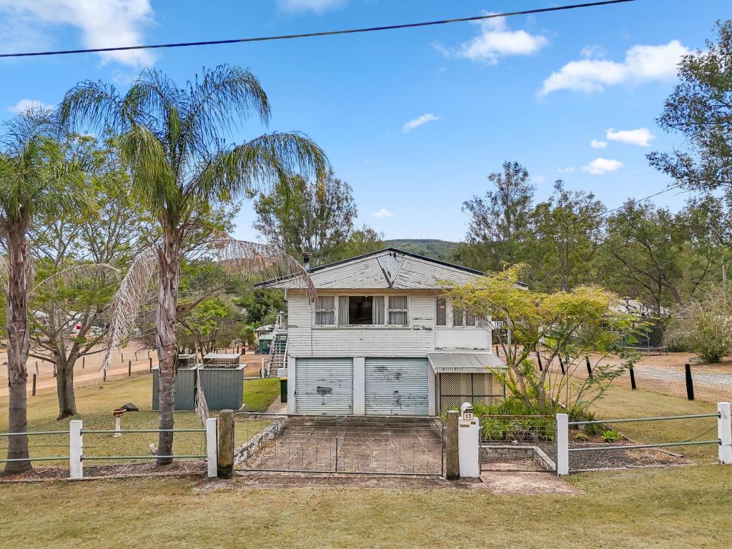 13 East St, Esk, QLD 4312