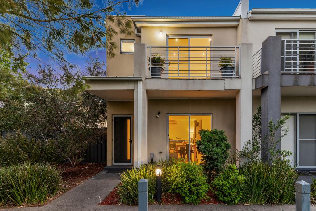 10/11 HOWQUA PL, PAKENHAM, VIC 3810