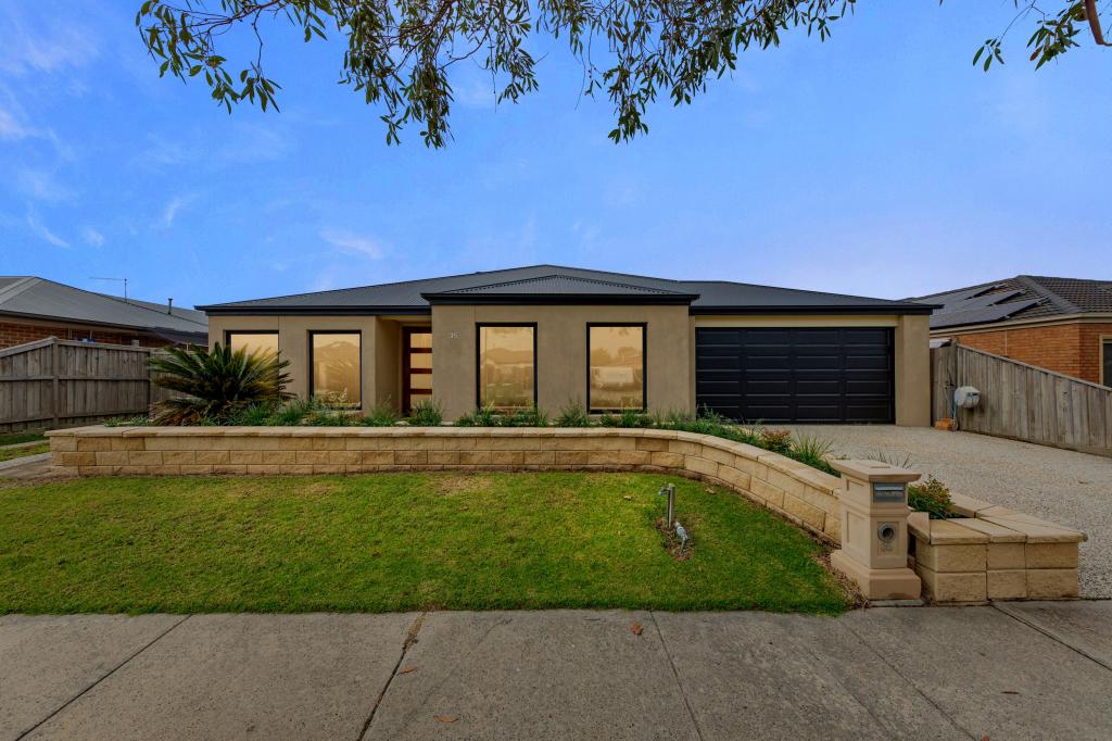 35 Honeyeater Way, Pakenham, VIC 3810