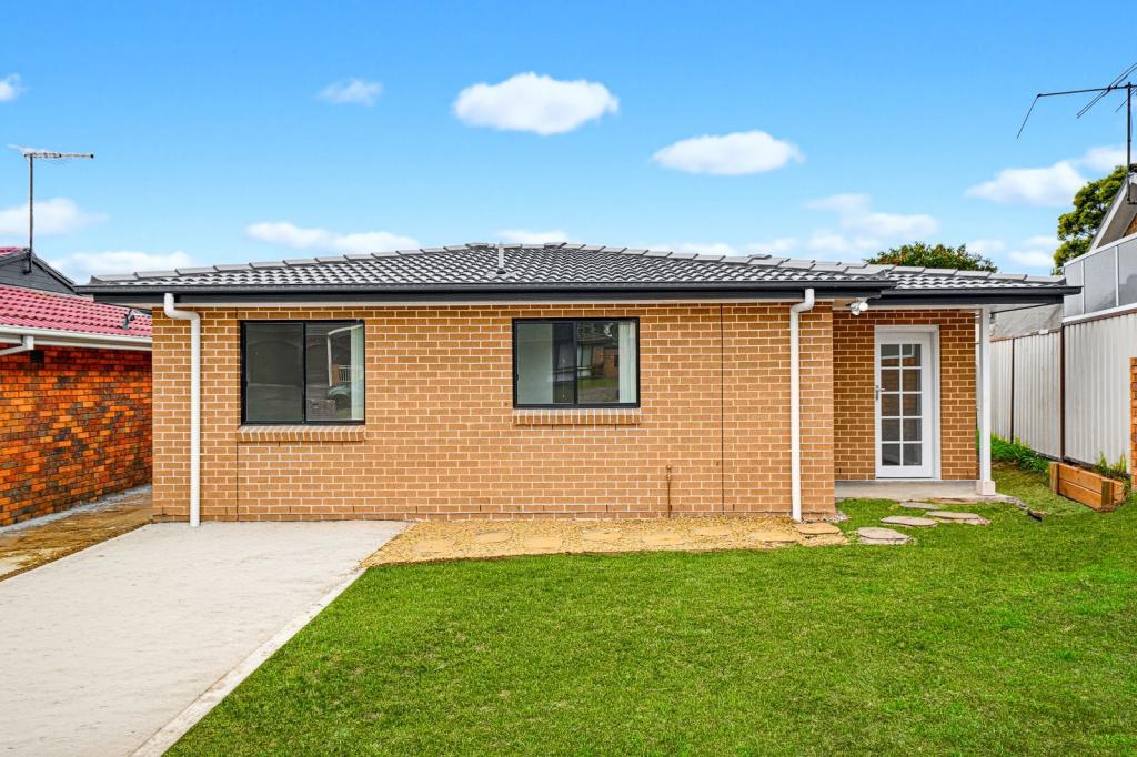 1A ASHFORD GR, ST CLAIR, NSW 2759