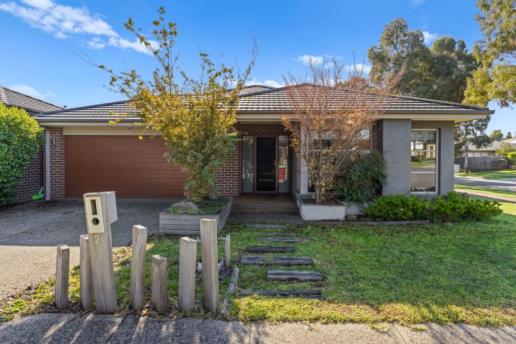 2 Clarence Pl, Cranbourne East, VIC 3977