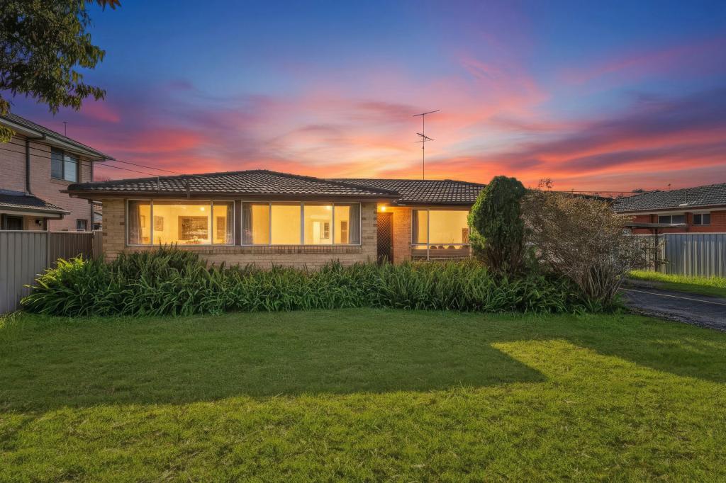 12 Glenbrook Cres, Georges Hall, NSW 2198