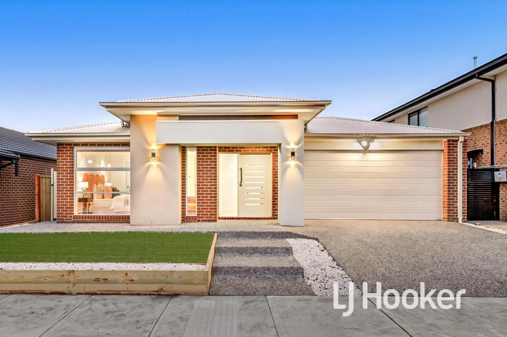 19 PRADO AVE, CLYDE NORTH, VIC 3978