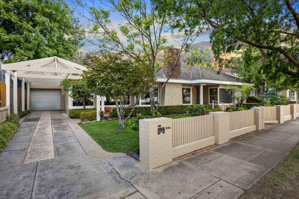 124B WENDOUREE PDE, LAKE WENDOUREE, VIC 3350