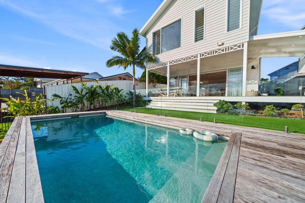 16A SEAHAWK CRES, BURLEIGH WATERS, QLD 4220