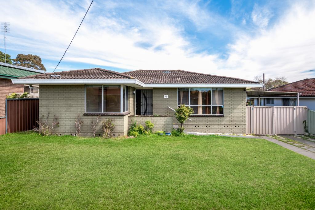 13 Dowling St, Leumeah, NSW 2560