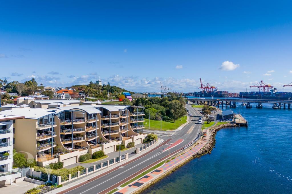 1/1 Riverside Rd, East Fremantle, WA 6158